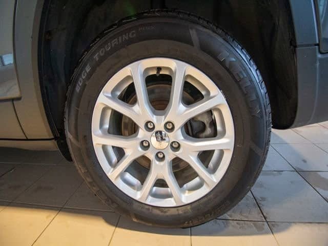 Used 2017 Jeep Cherokee Latitude w/ Cold Weather Group image 31