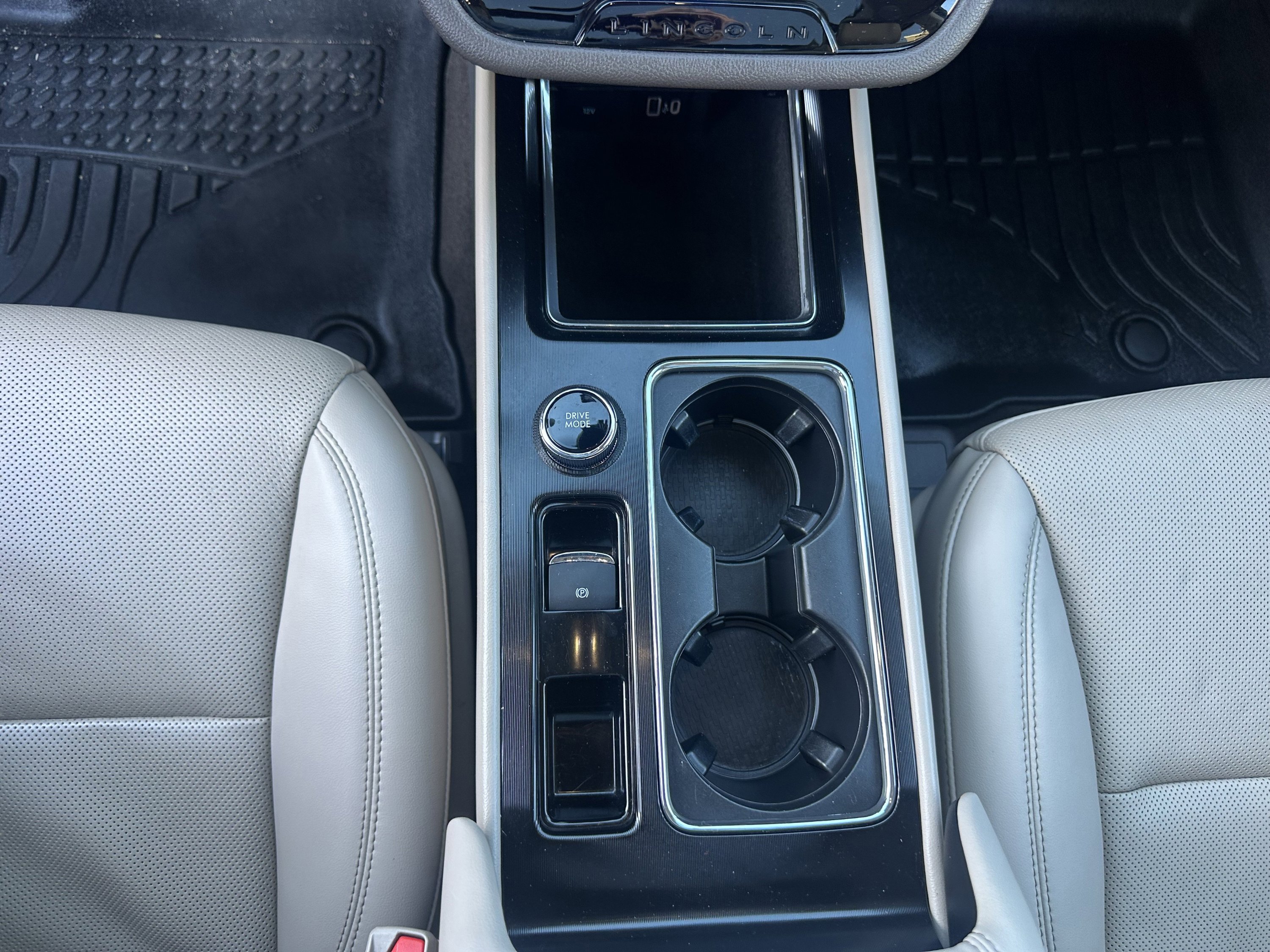 Used 2022 Lincoln Corsair AWD w/ Premium Package image 14