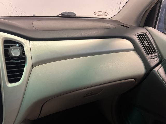 Used 2005 Toyota Highlander 2WD w/ 3rd Row image 19