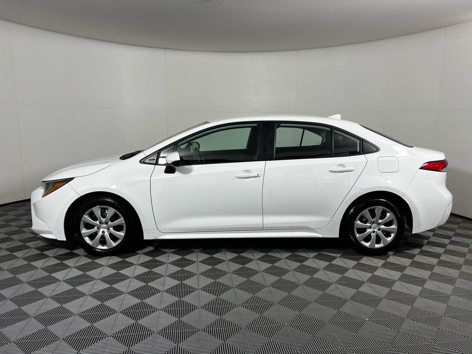 Used 2025 Toyota Corolla LE image 8