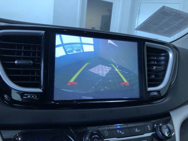 Used 2024 Chrysler Pacifica Touring-L image 27