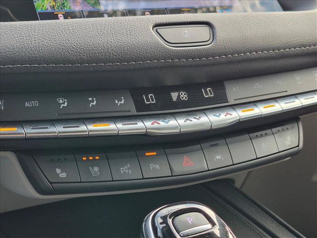 Used 2022 Cadillac XT4 Premium Luxury w/ Enhanced Visibility Package FWD image 9