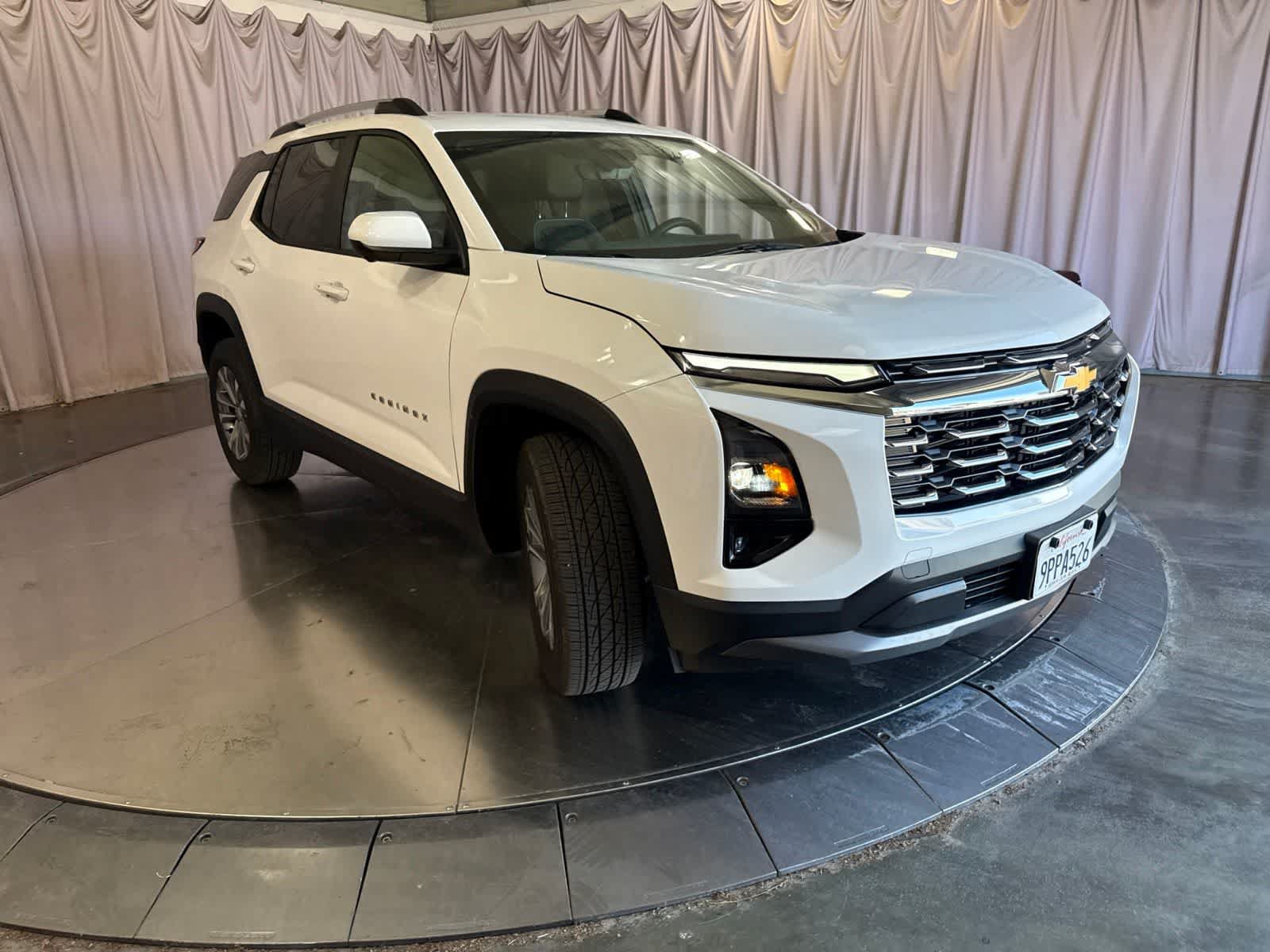 Used 2025 Chevrolet Equinox LT w/ Convenience Package II FWD image 3