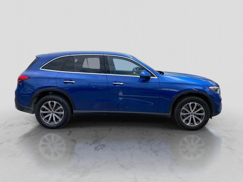 Used 2025 Mercedes-Benz GLC 300 4MATIC image 10