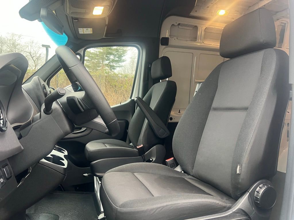 Used 2025 Mercedes-Benz Sprinter 2500 image 14