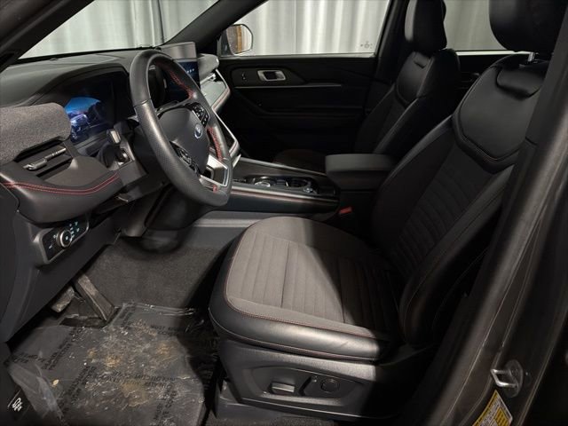 Used 2025 Ford Explorer ST-Line image 9