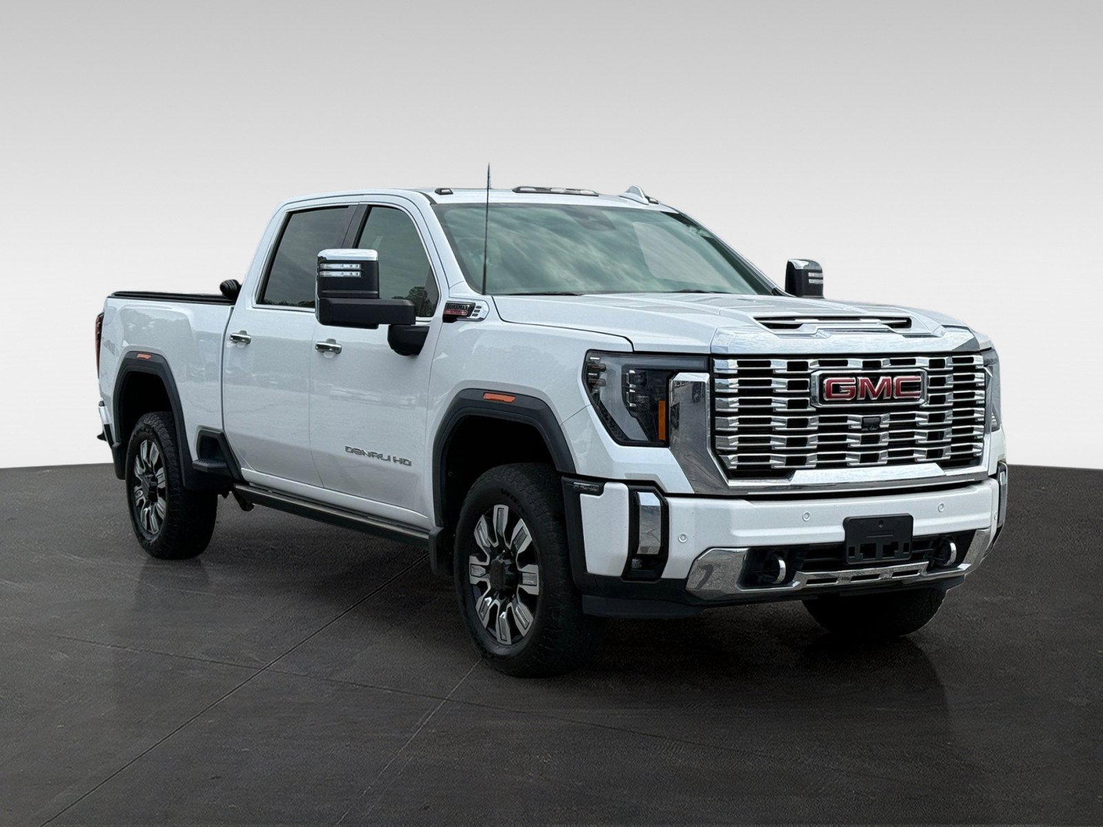 Used 2024 GMC Sierra 3500 Denali w/ Denali Reserve Package AWD/4WD image 3