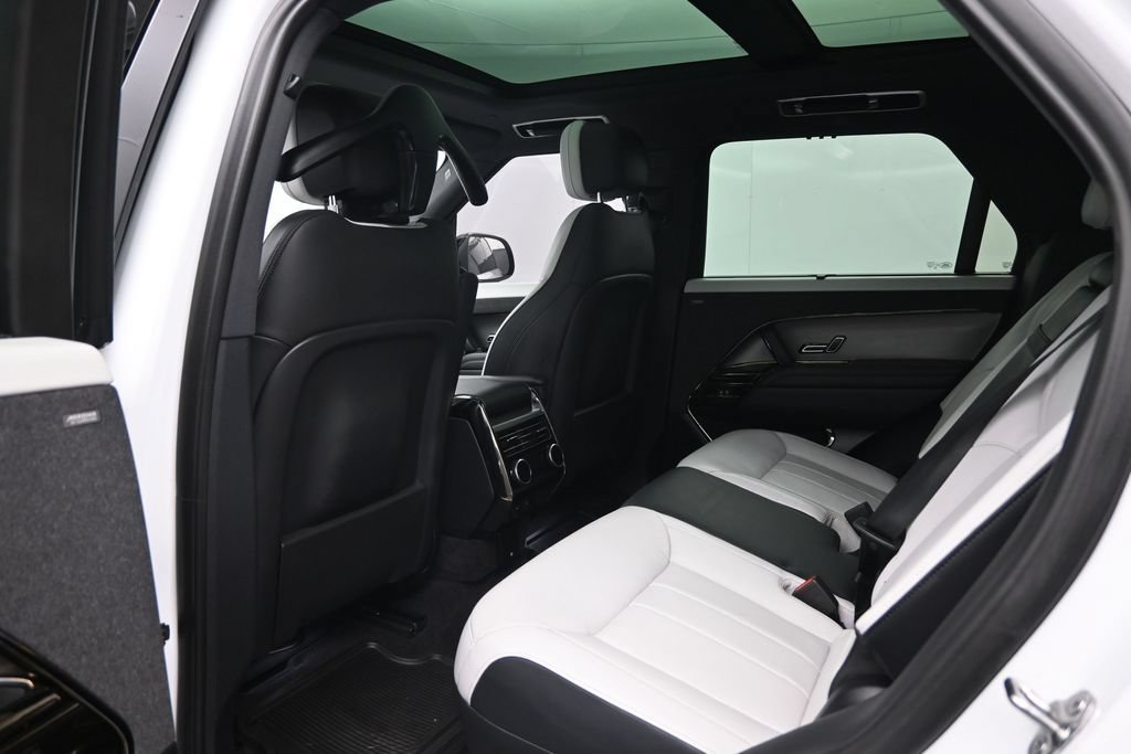 Used 2025 Land Rover Range Rover Sport Dynamic SE AWD/4WD image 27