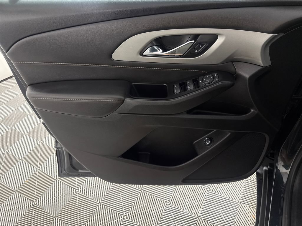 Used 2020 Chevrolet Traverse LT w/ Driver Confidence II Package FWD image 10