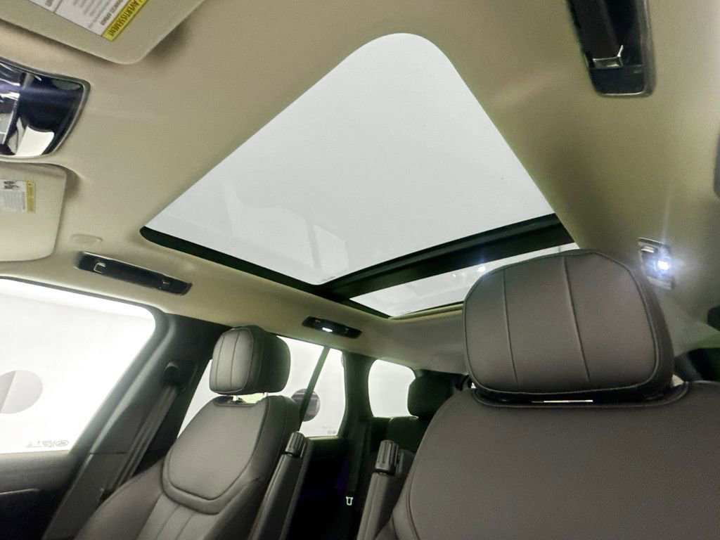 New 2026 Land Rover Range Rover SE image 21