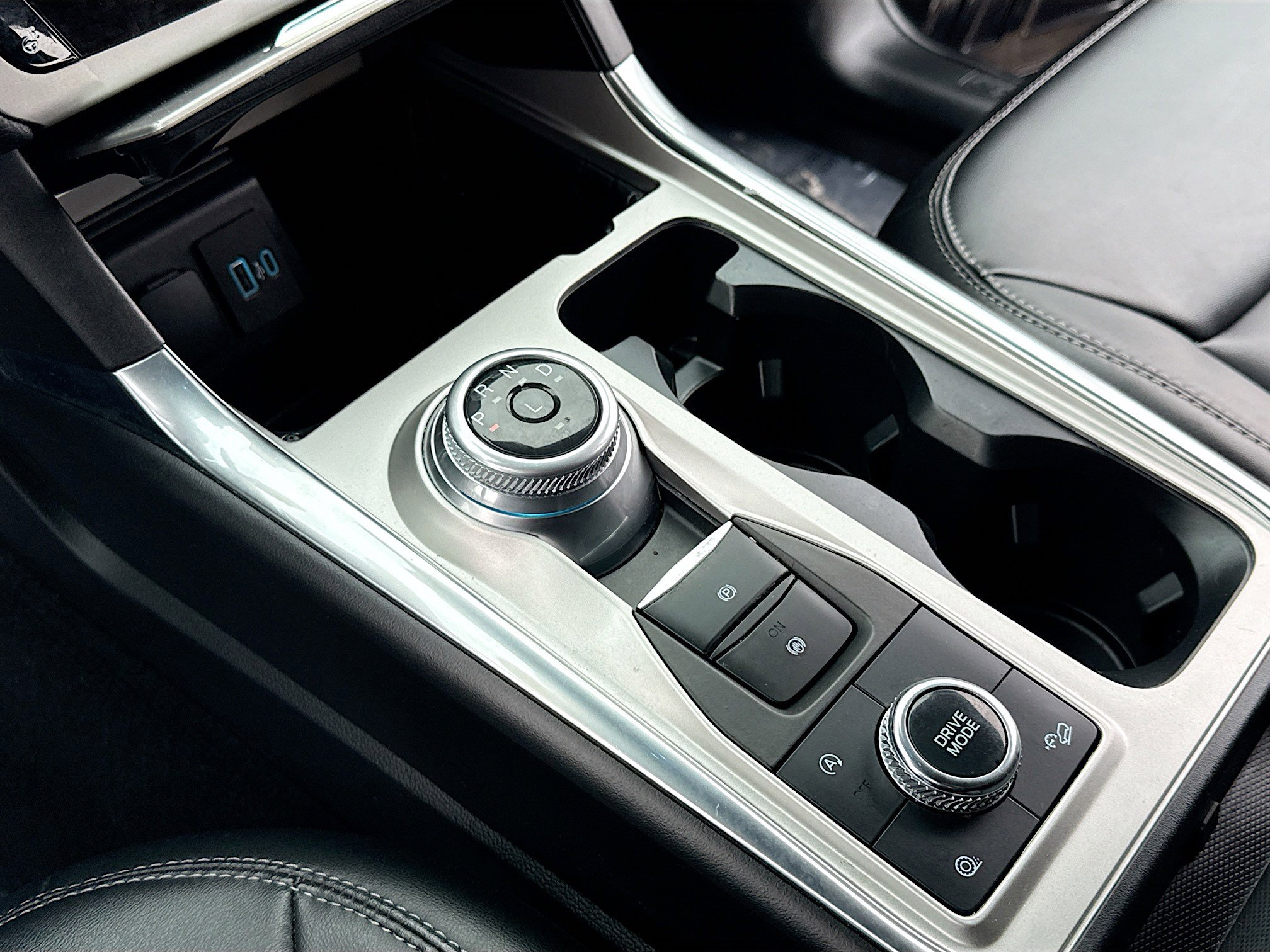 Used 2023 Ford Explorer XLT w/ Equipment Group 202A image 12