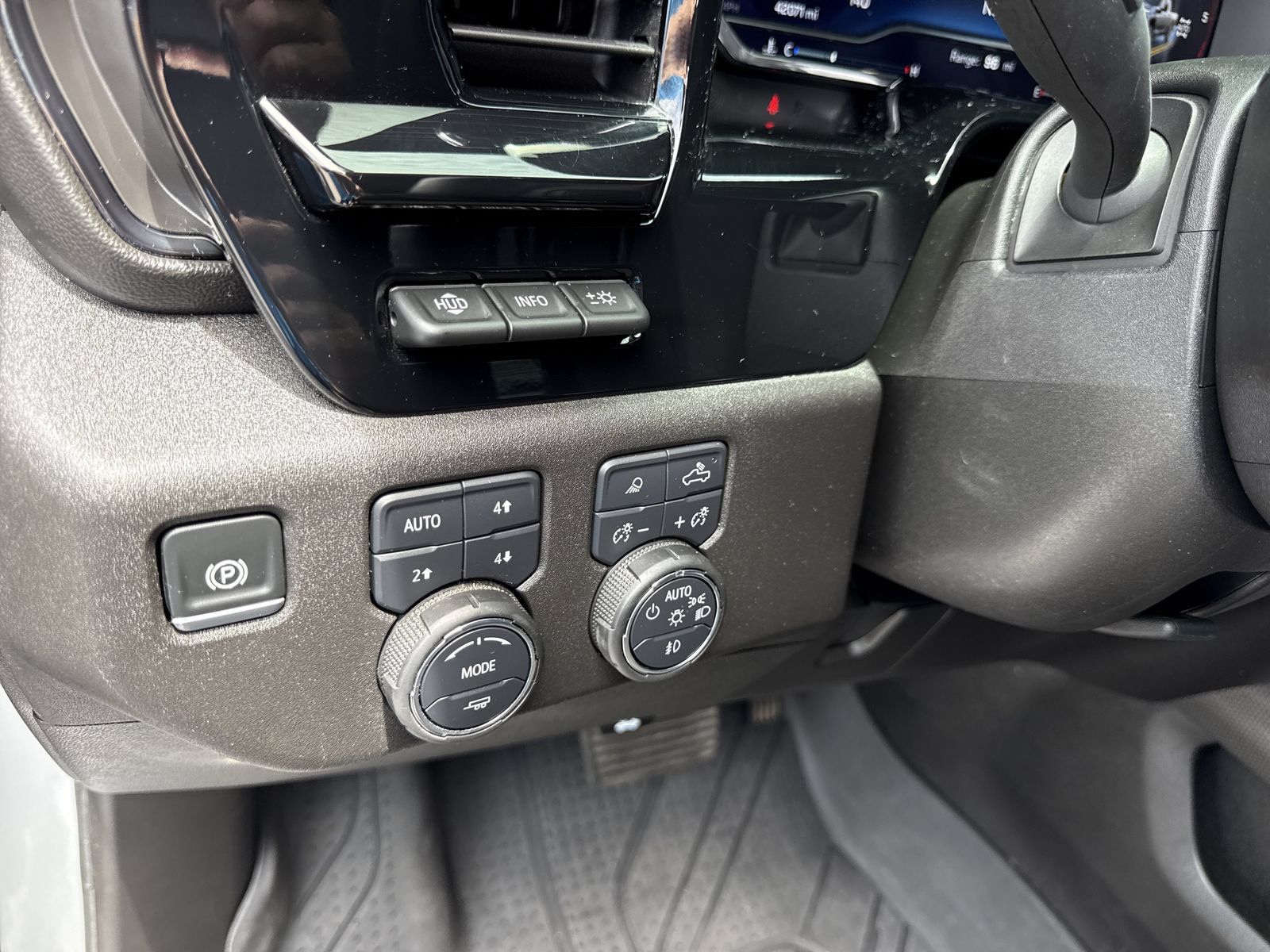 Used 2025 Chevrolet Silverado 2500 ZR2 w/ Technology Package AWD/4WD image 40