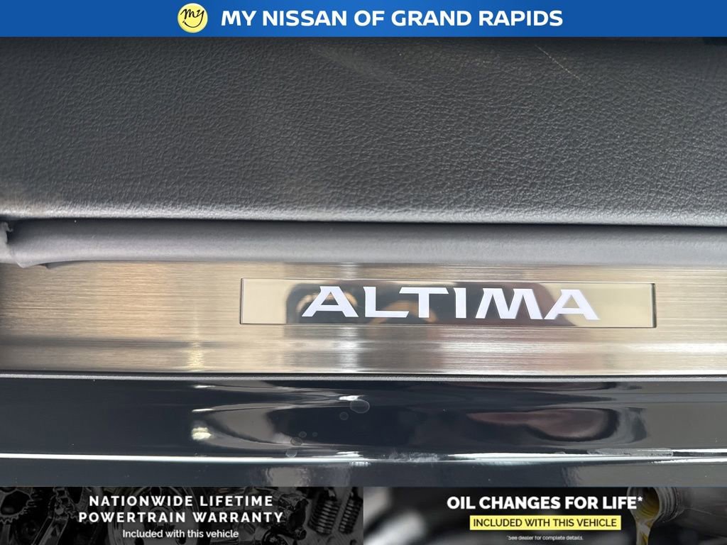 New 2025 Nissan Altima 2.5 SR image 16