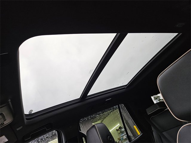 Used 2023 GMC Yukon SLT w/ SLT Premium Package image 21