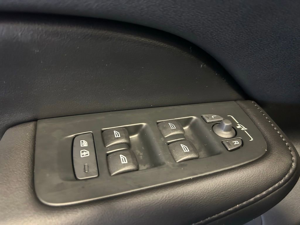 Used 2023 Volvo V60 B5 Cross Country Plus w/ Climate Package image 4