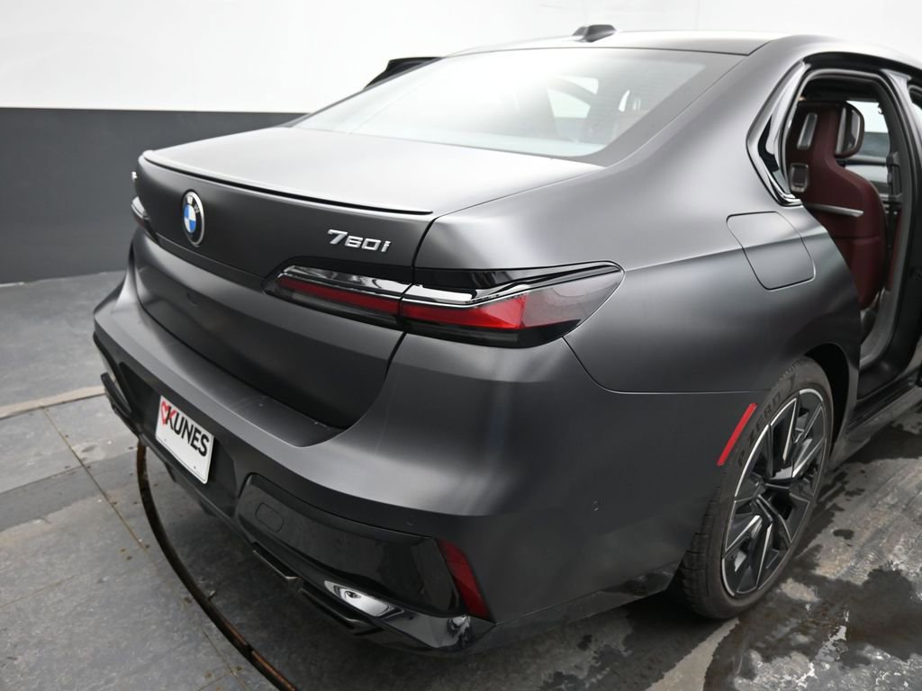 Used 2023 BMW 760i xDrive image 17