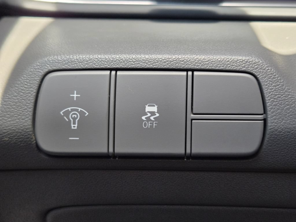 Used 2024 Hyundai Elantra SEL FWD image 26
