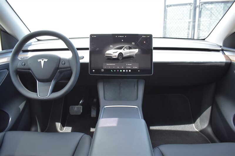 Used 2025 Tesla Model Y Long Range AWD/4WD image 14