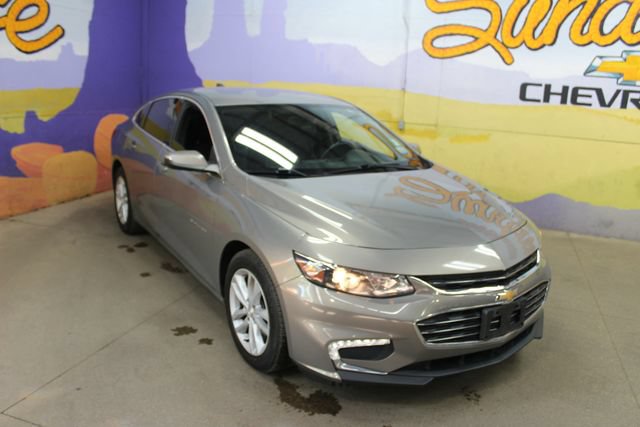 Used 2018 Chevrolet Malibu LT FWD image 2