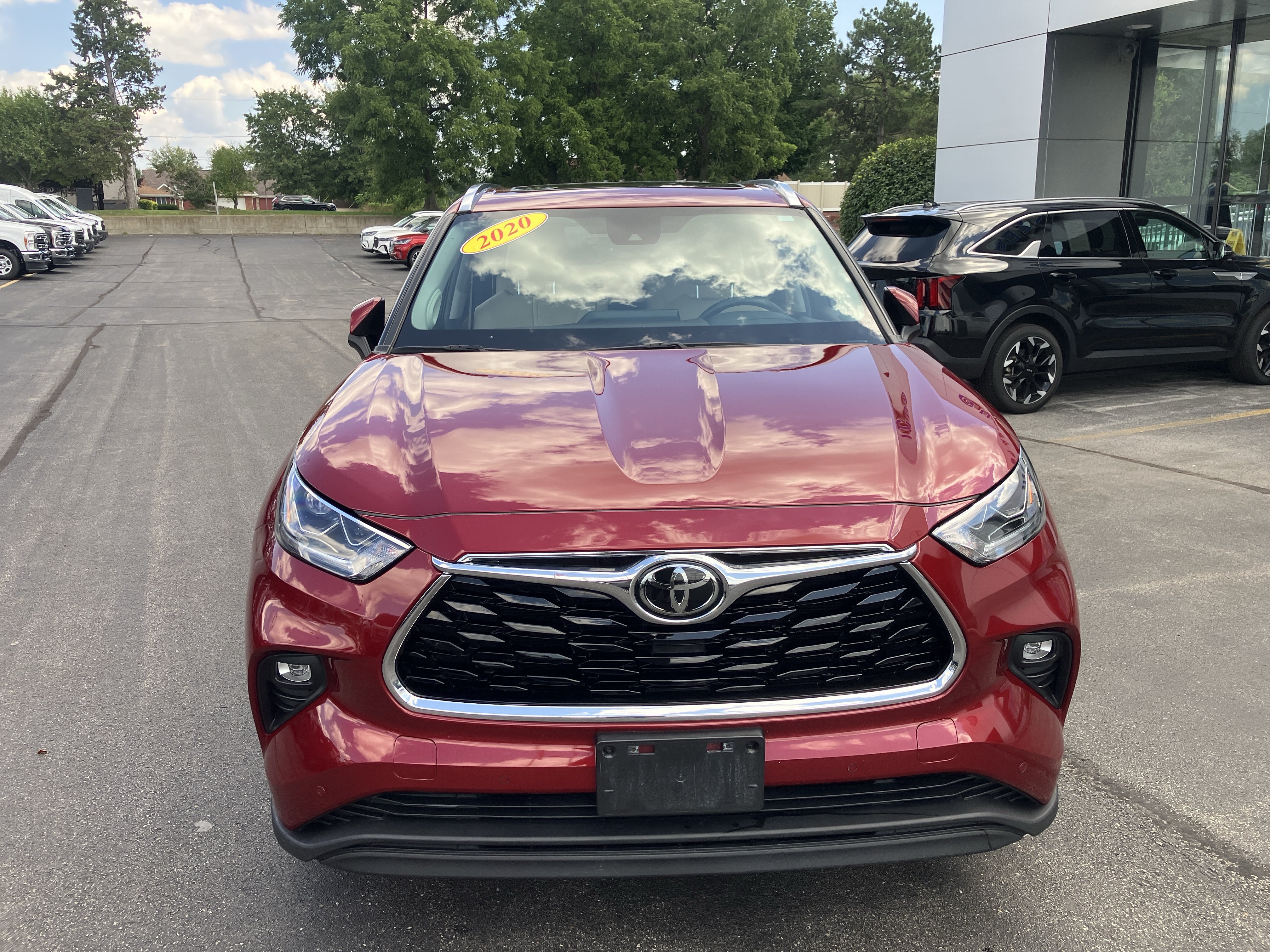 Used 2020 Toyota Highlander Limited AWD/4WD image 2