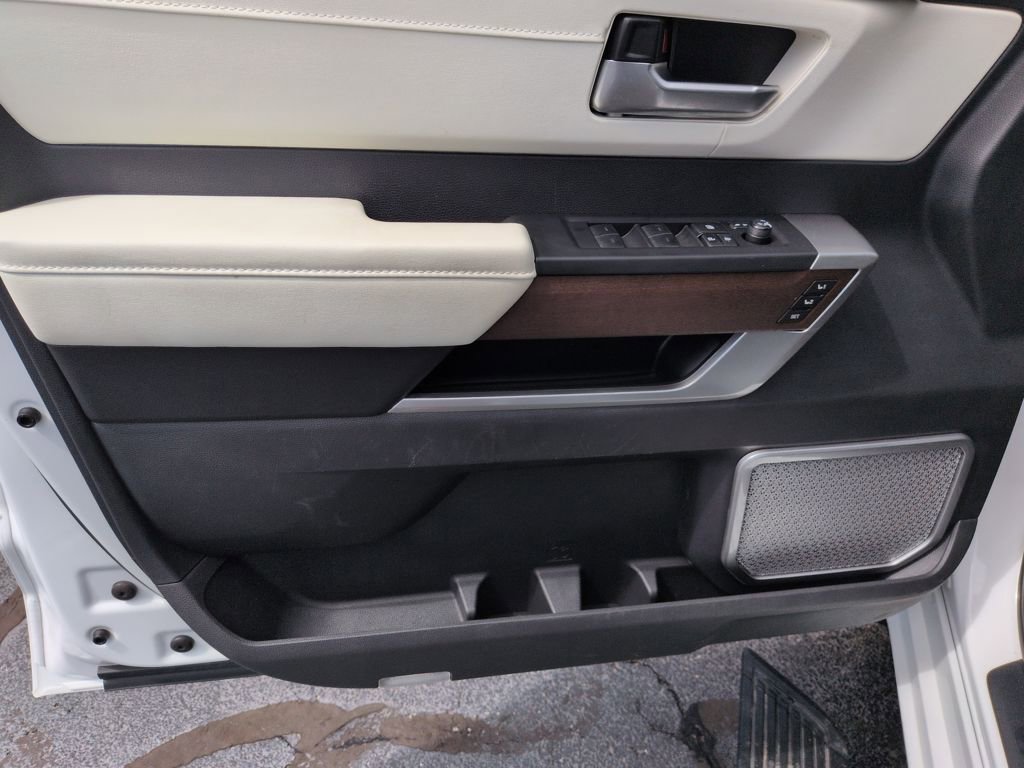 Used 2024 Toyota Sequoia Capstone AWD/4WD image 10
