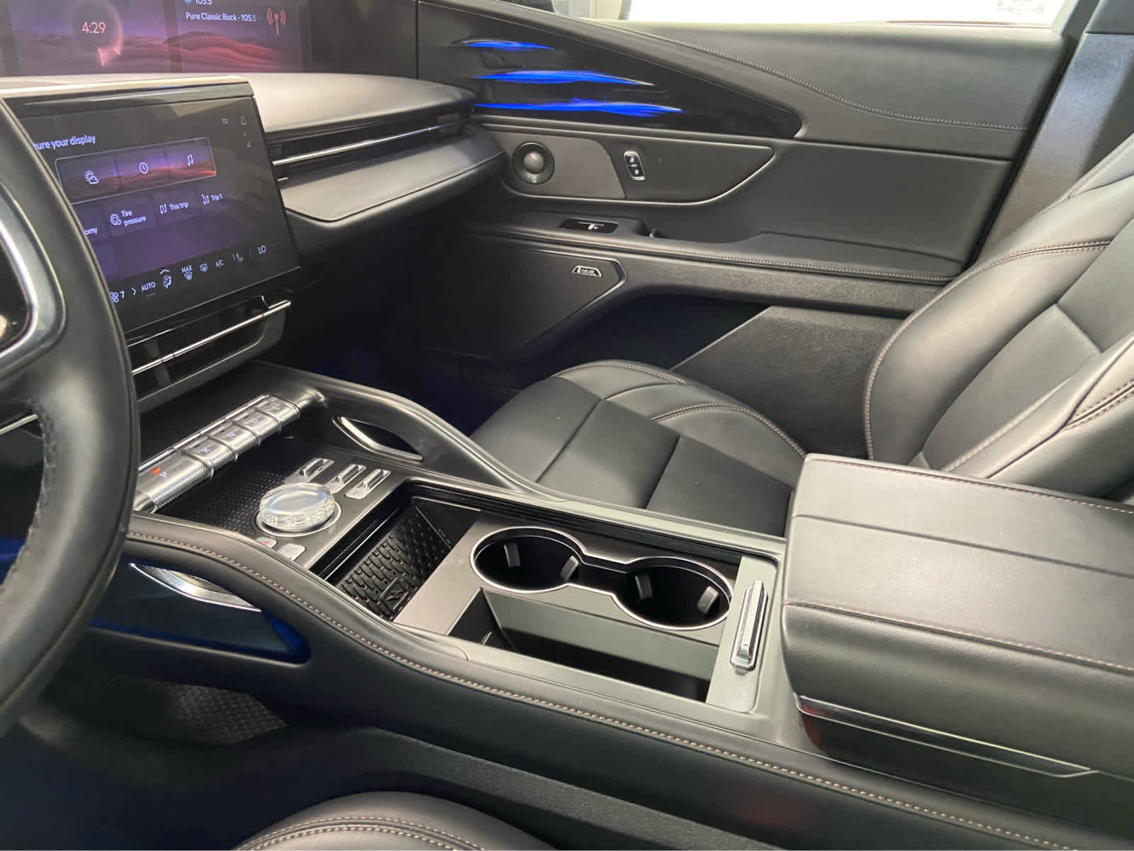 Used 2024 Lincoln Nautilus Premier w/ Equipment Group 102A image 37