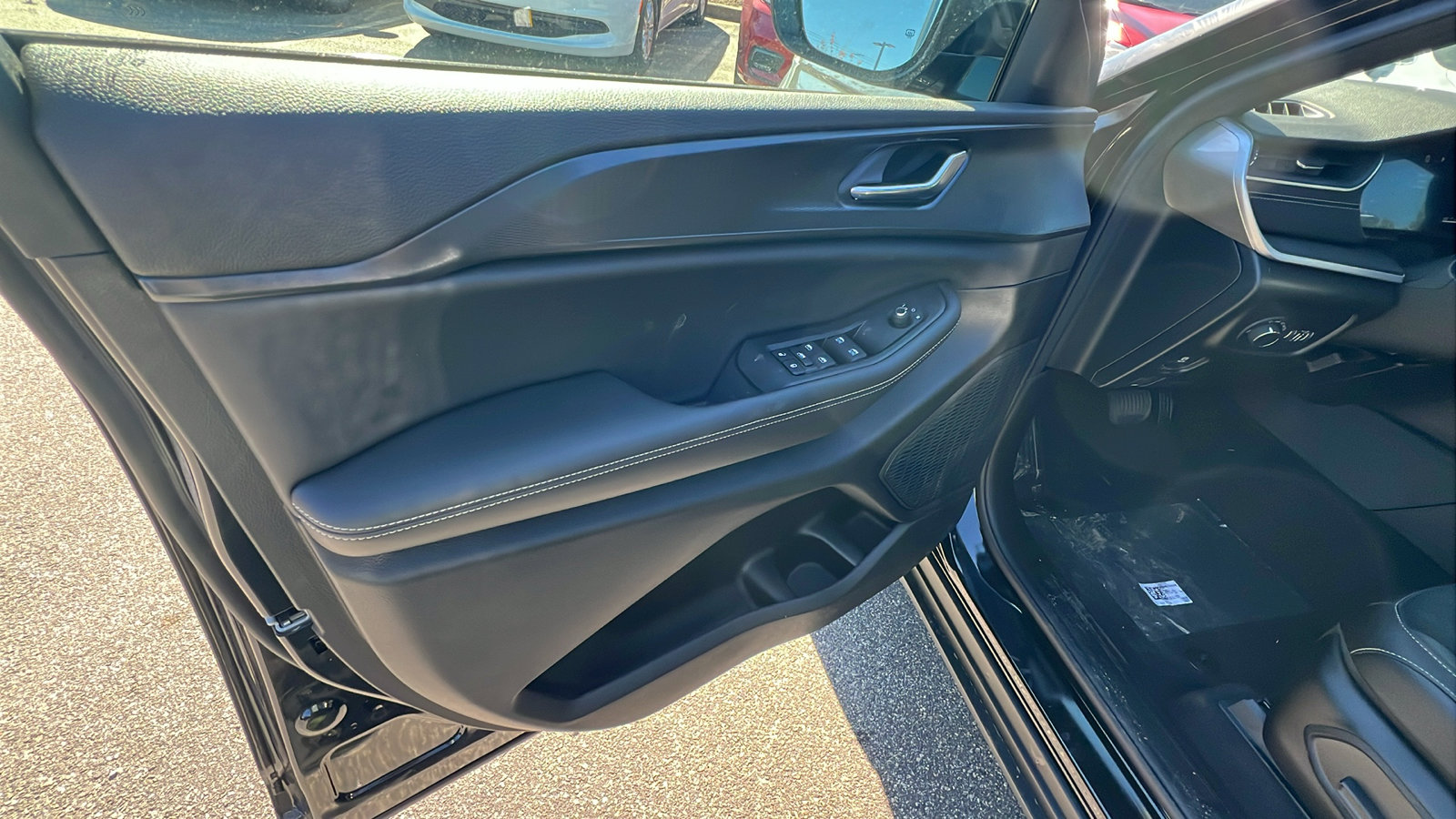 New 2025 Jeep Grand Cherokee Altitude image 14