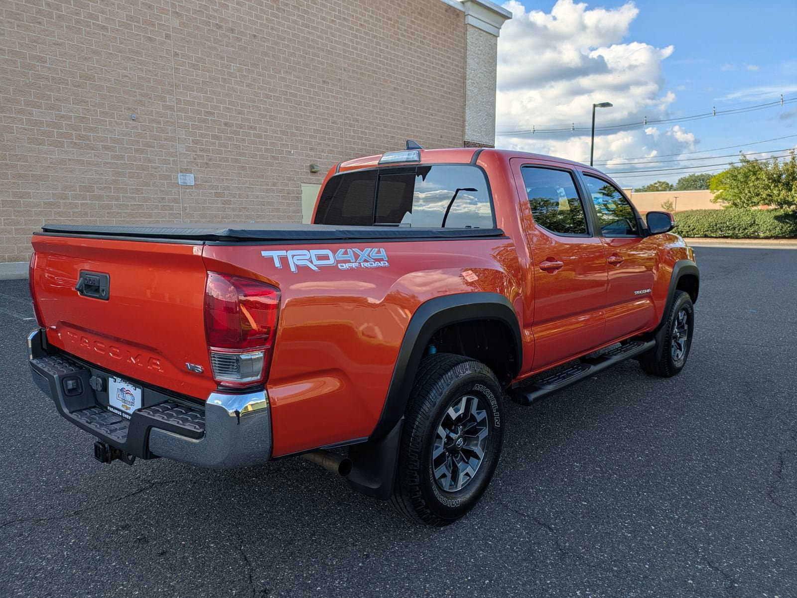 Used 2017 Toyota Tacoma TRD Off-Road w/ Tow Package (A/T) AWD/4WD image 6