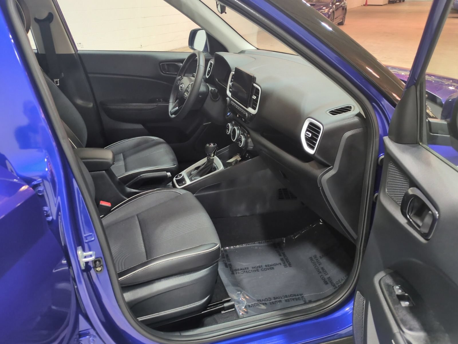 Certified 2023 Hyundai Venue Limited w/ Cargo Package FWD image 9
