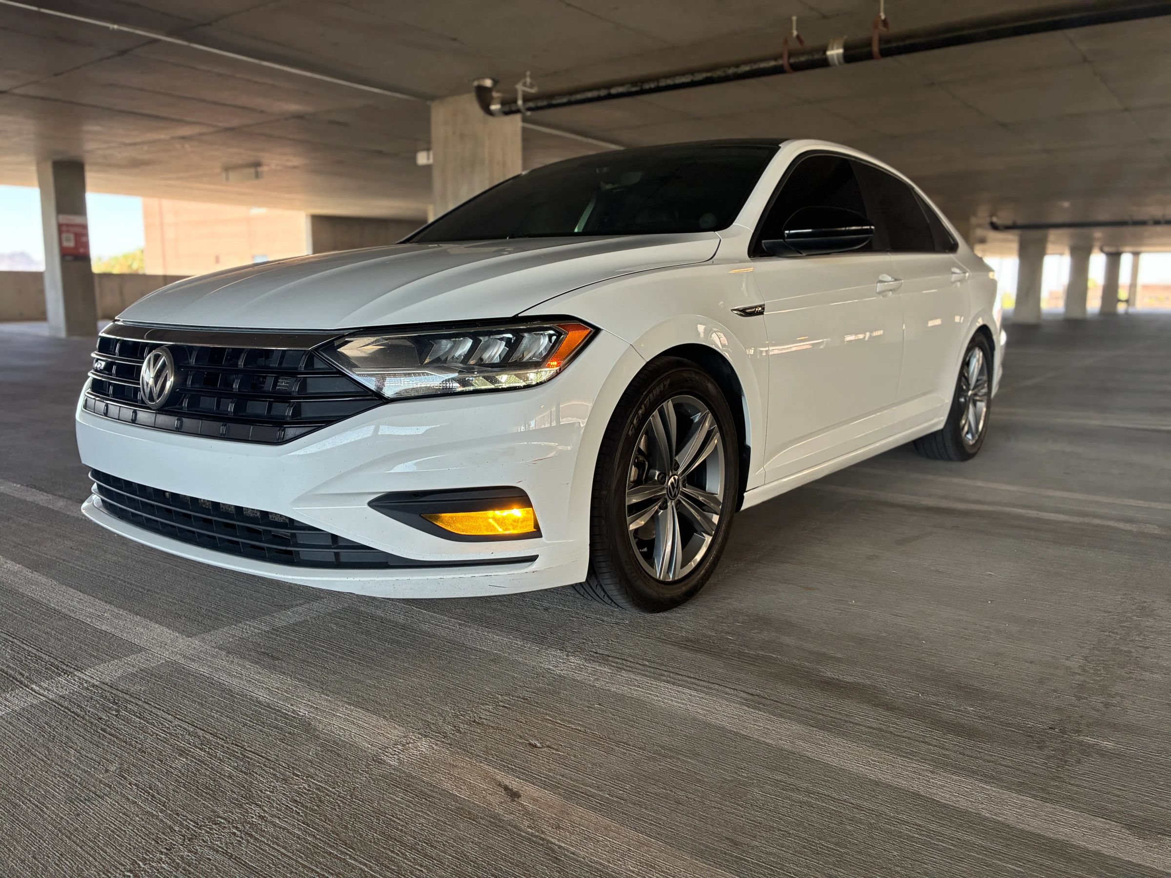 Used 2020 Volkswagen Jetta R-Line w/ R-Line Cold Weather Package FWD image 4