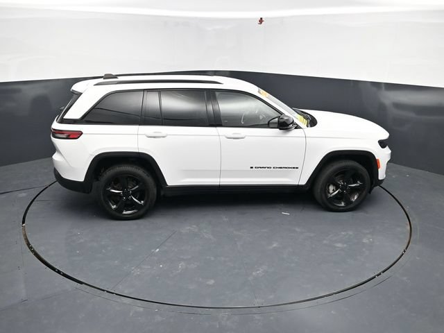 Used 2023 Jeep Grand Cherokee Limited w/ Black Appearance Package AWD/4WD image 59