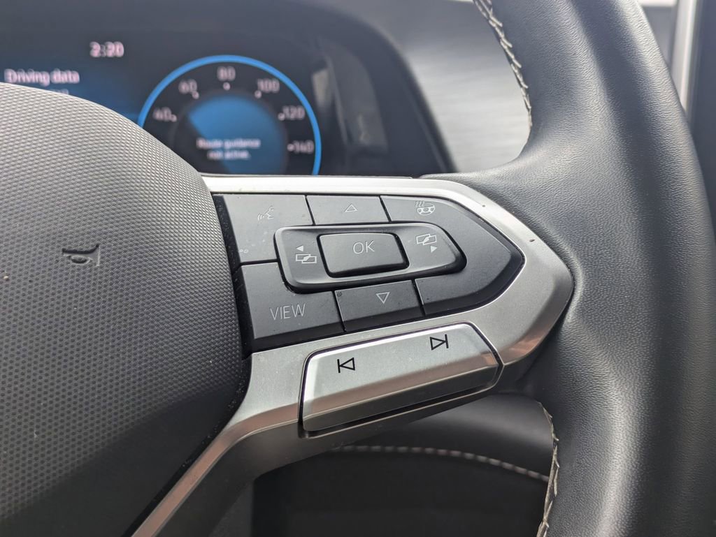Used 2025 Volkswagen Atlas Cross Sport SE FWD image 23
