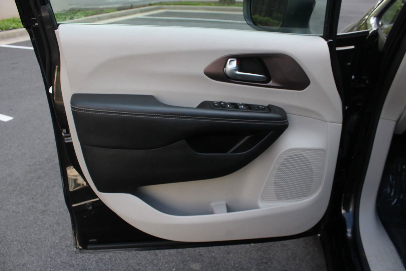 Used 2024 Chrysler Voyager LX FWD image 15