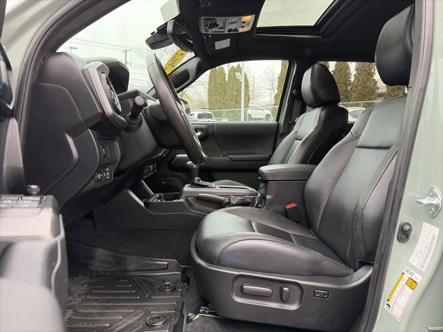Used 2023 Toyota Tacoma TRD Off-Road w/ TRD Premium Off Road Package image 18