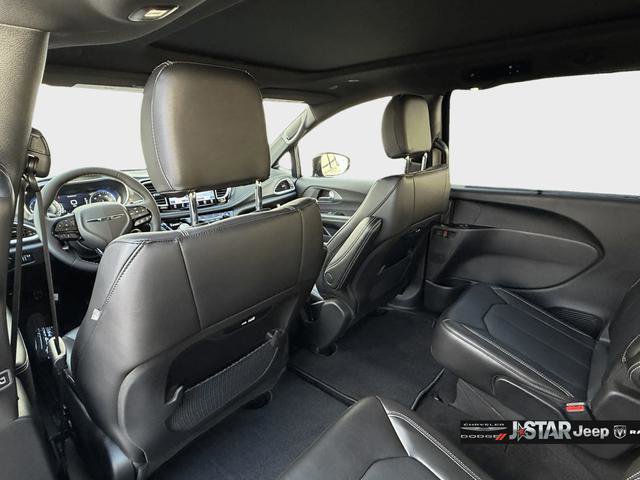 New 2026 Chrysler Pacifica Select image 21