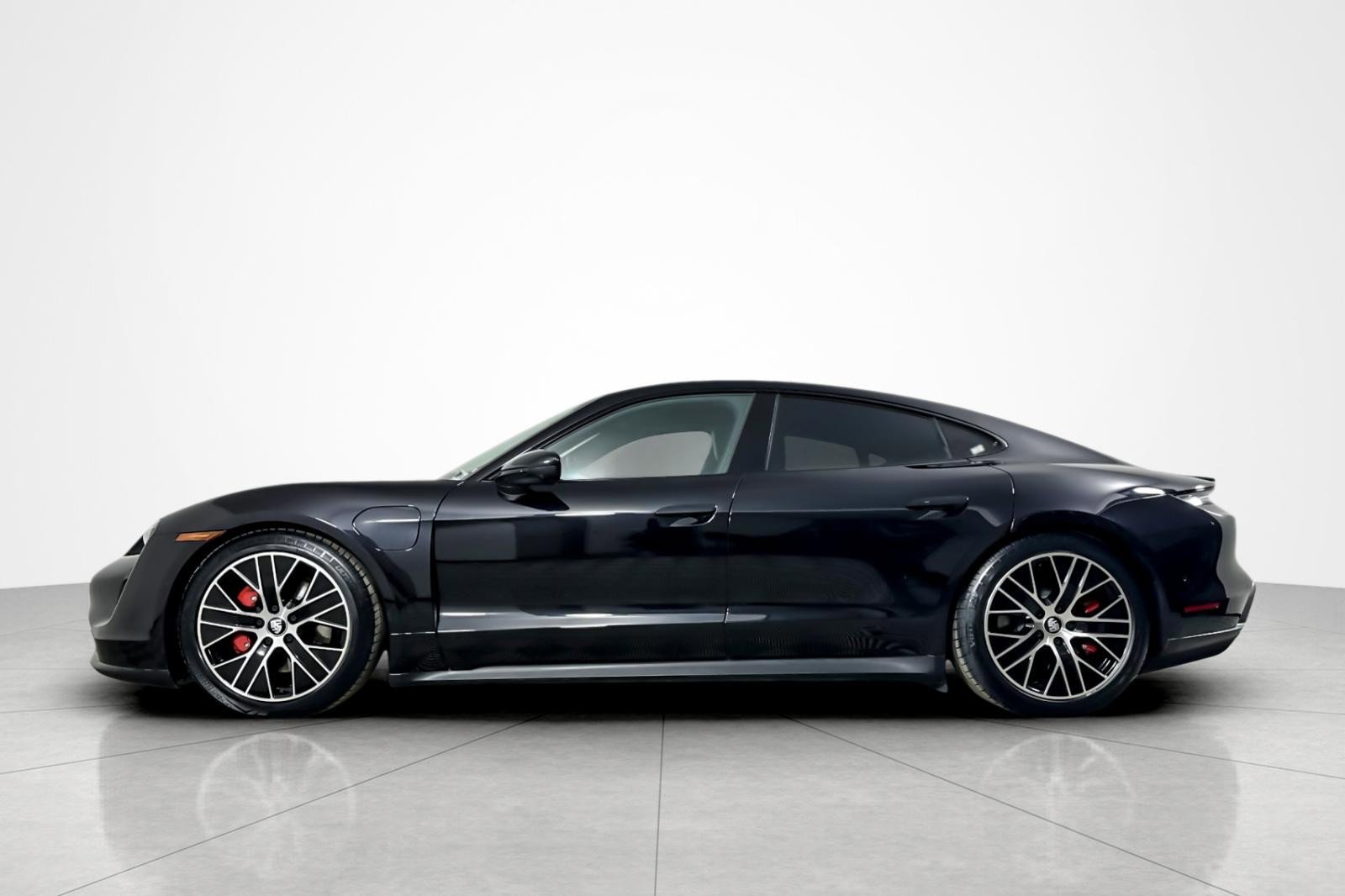 Used 2021 Porsche Taycan 4S image 2
