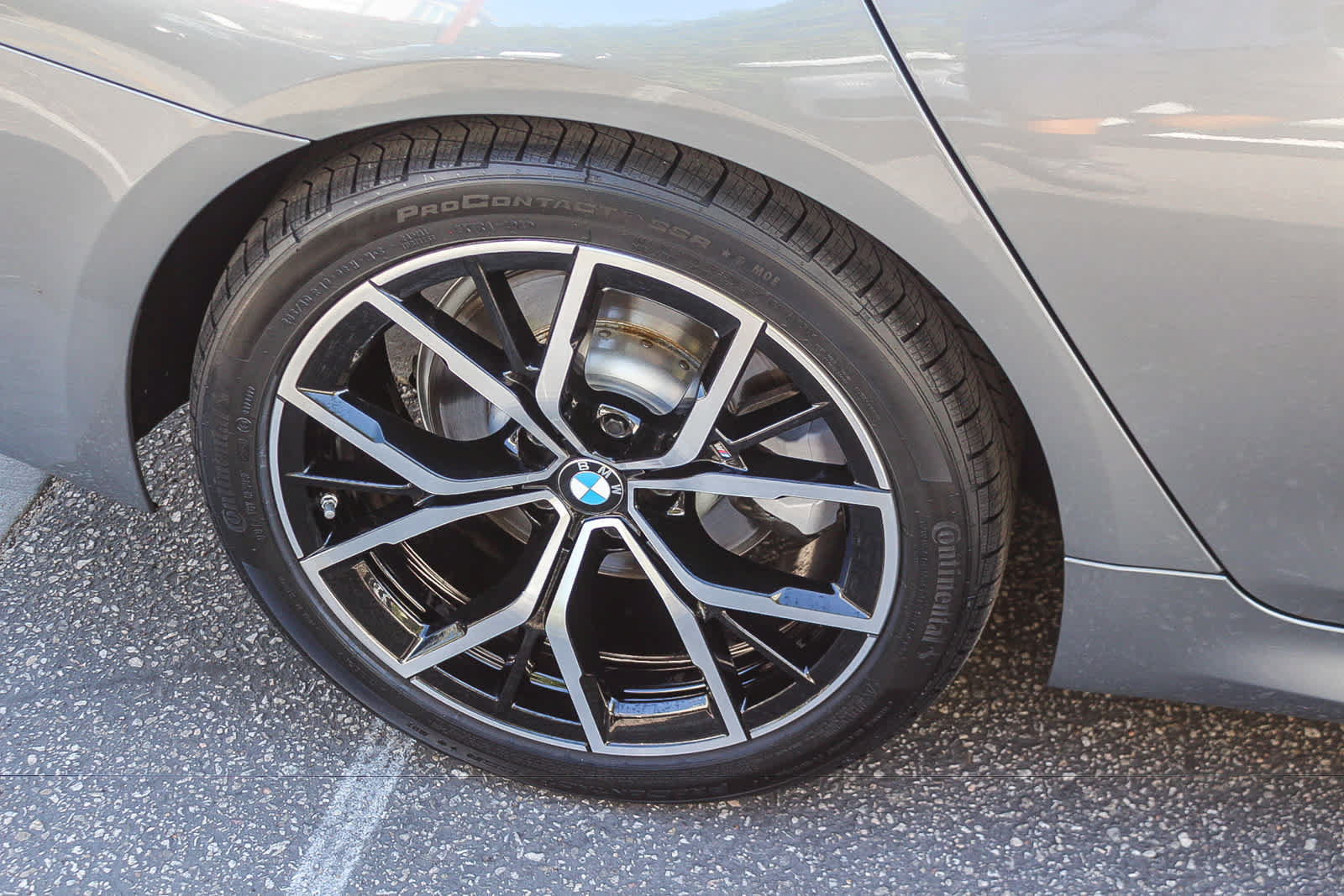 Used 2023 BMW 530i w/ M Sport Package RWD image 8