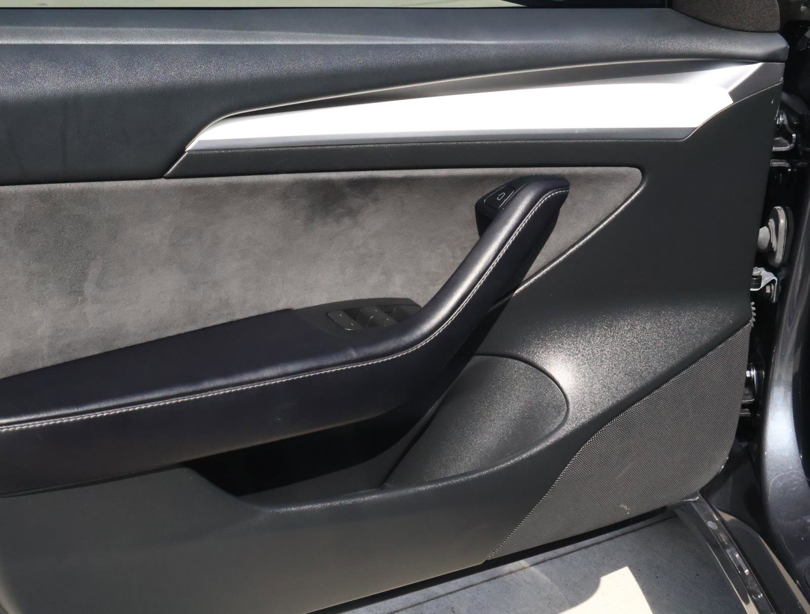 Used 2023 Tesla Model 3 Standard Range image 13