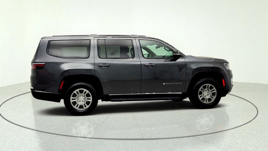 Used 2023 Jeep Wagoneer 4WD image 4