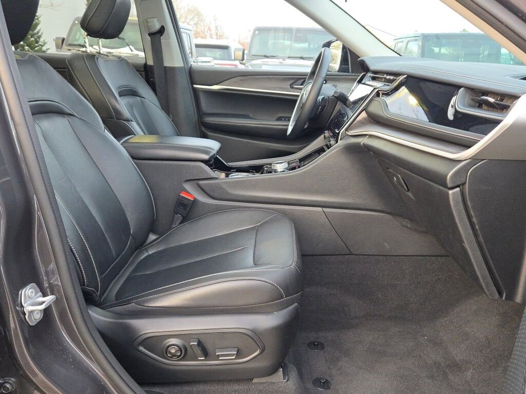 Used 2022 Jeep Grand Cherokee L Limited w/ Trailer Tow Group (B) image 6