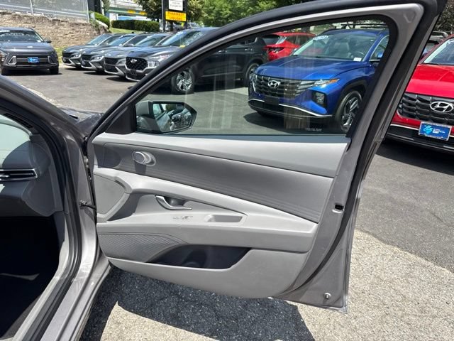 Used 2024 Hyundai Elantra SEL FWD image 33