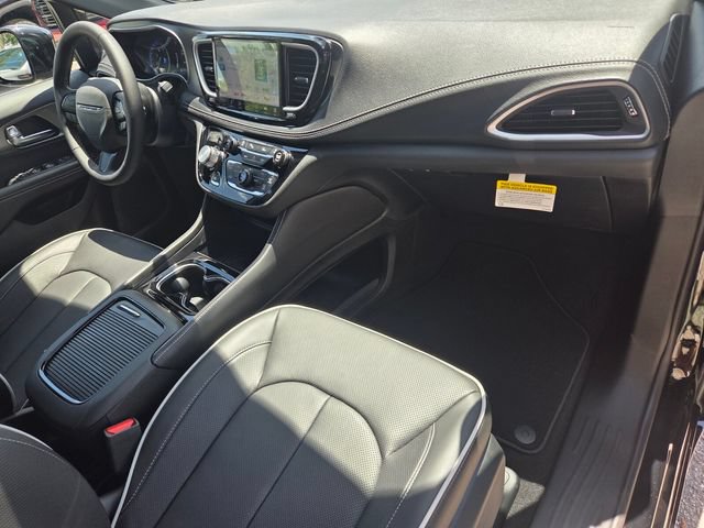 New 2027 Chrysler Pacifica Limited w/ S Appearance Package FWD image 17