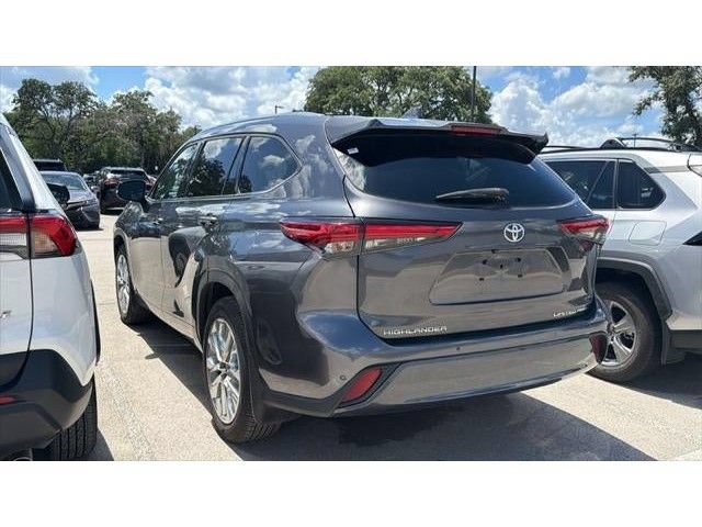 Certified 2021 Toyota Highlander Limited AWD/4WD image 7