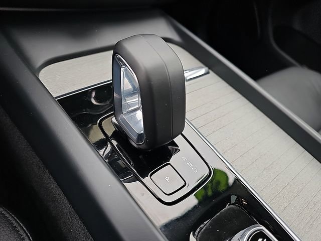 Used 2025 Volvo XC60 B5 Plus w/ Protection Package Premier image 16