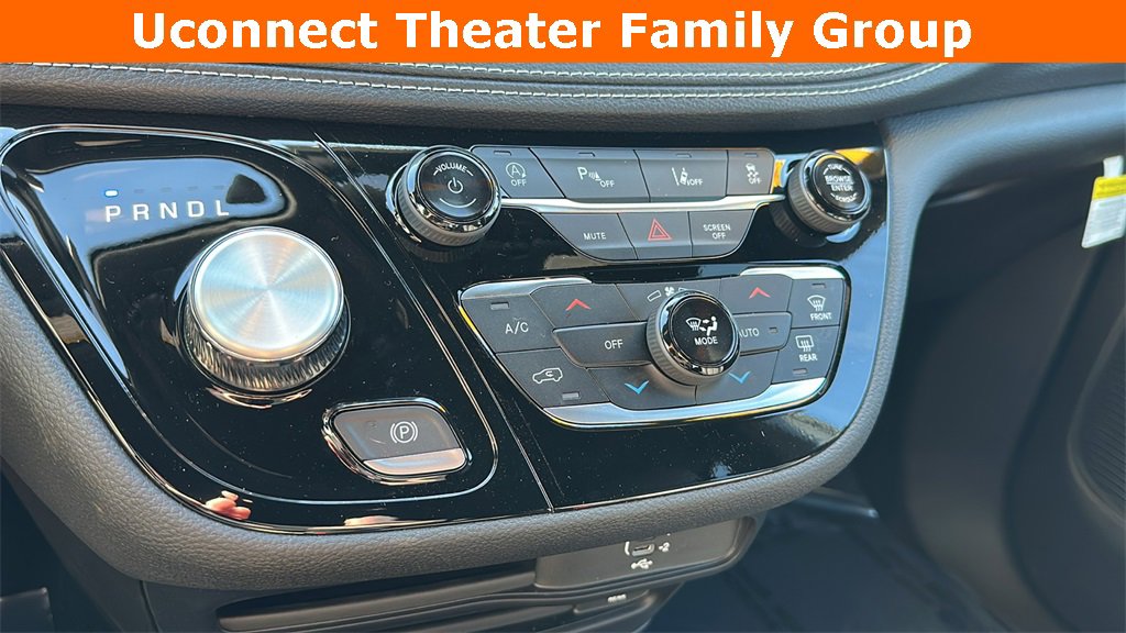 New 2026 Chrysler Pacifica Select image 21