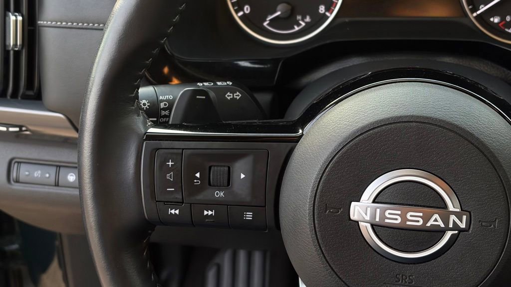 Certified 2025 Nissan Pathfinder SL image 16