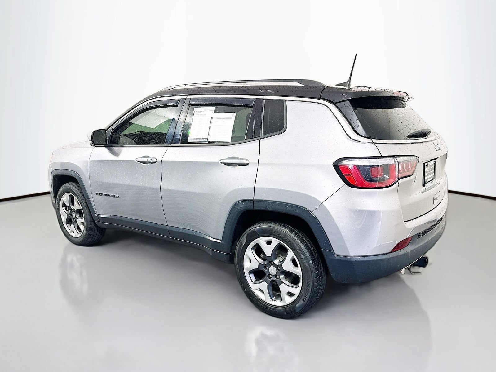 Used 2018 Jeep Compass Limited AWD/4WD image 5