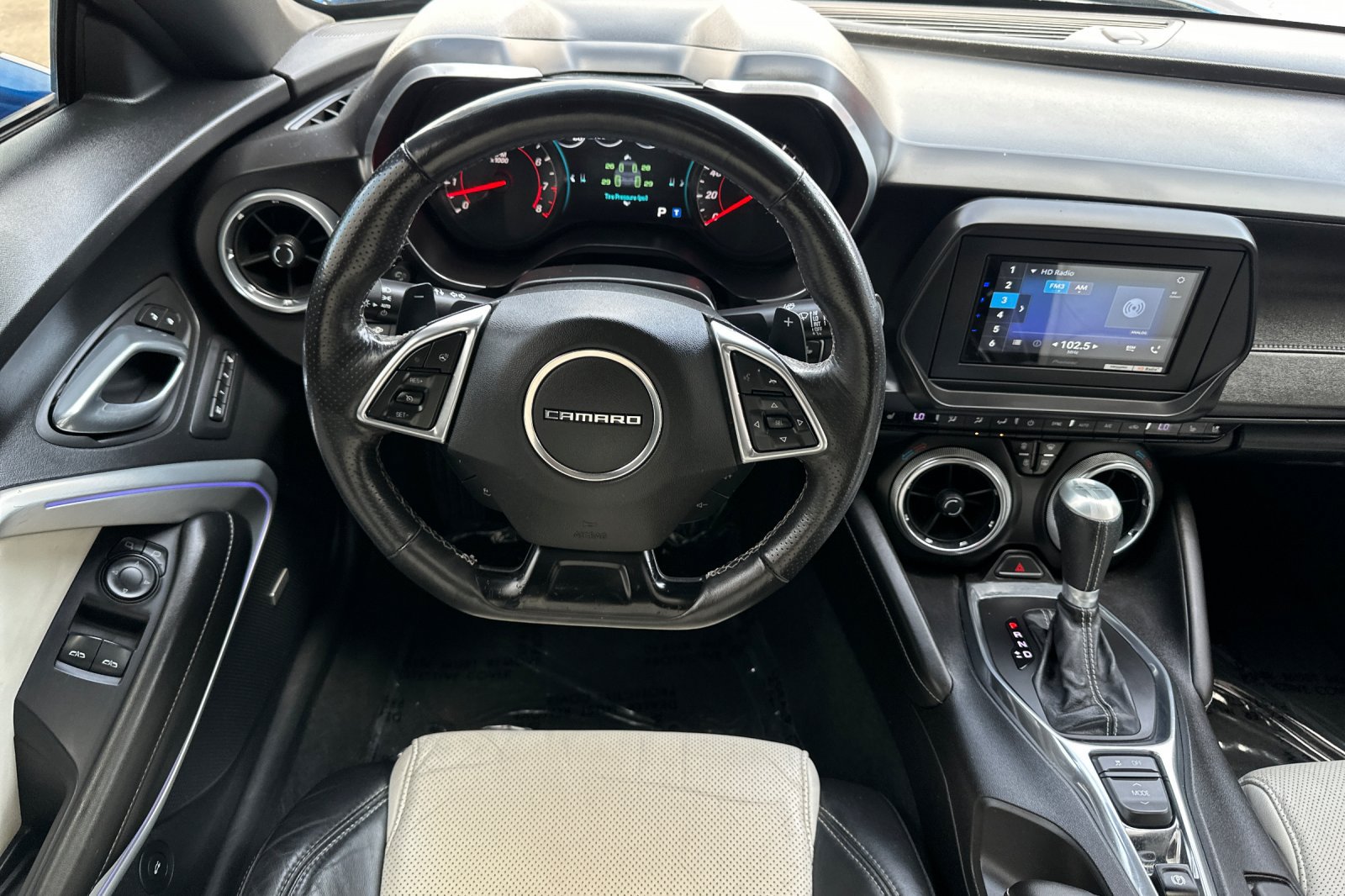 Used 2016 Chevrolet Camaro LT RWD image 16