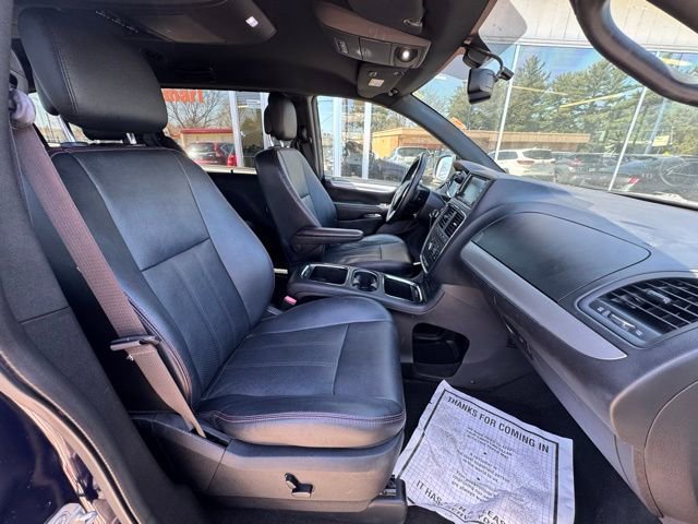 Used 2016 Dodge Grand Caravan R/T w/ Safety Sphere Group FWD image 12