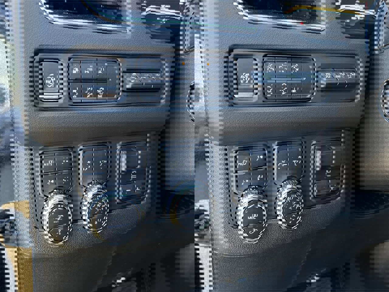 Used 2024 GMC Yukon AT4 w/ AT4 Premium Plus Package image 15